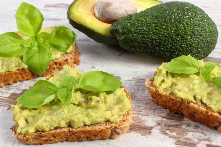 Паста из авокадо с тунцом для бутербродов