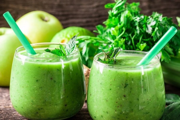 Яблочный смузи с кабачком и сельдереем