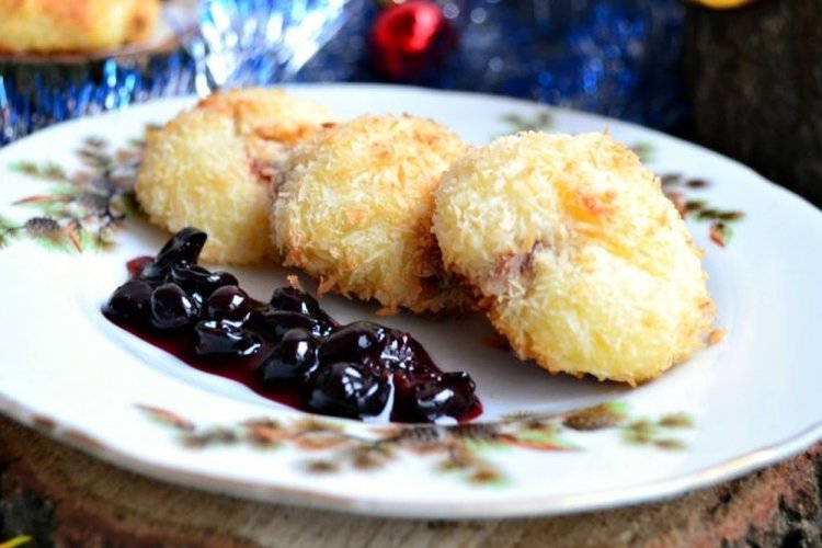 Кокосовые манные биточки