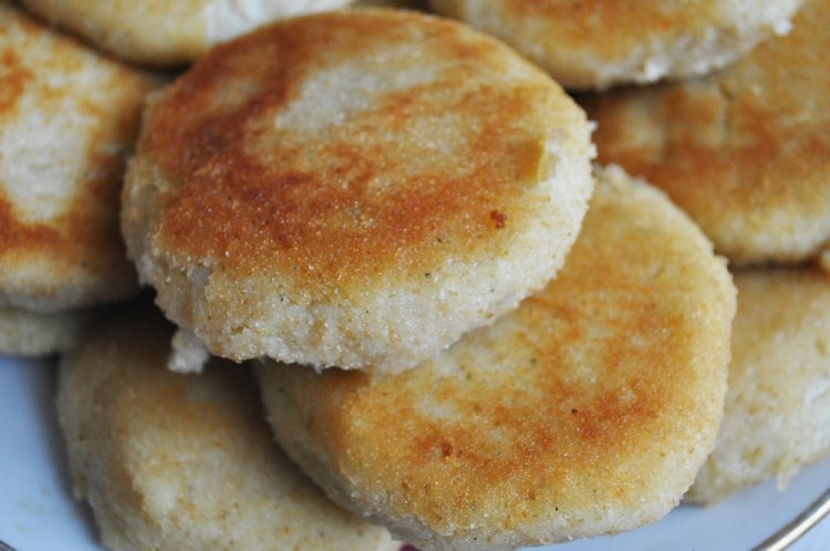 Манные биточки в панировке