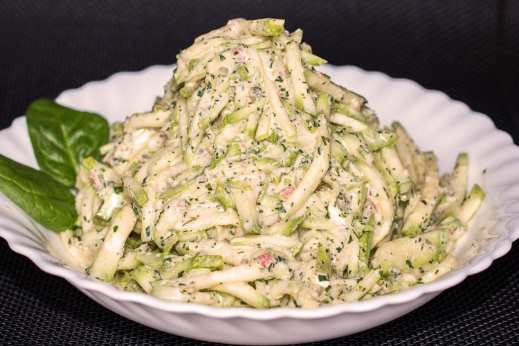 Салат из кабачков с морковью и яблоком