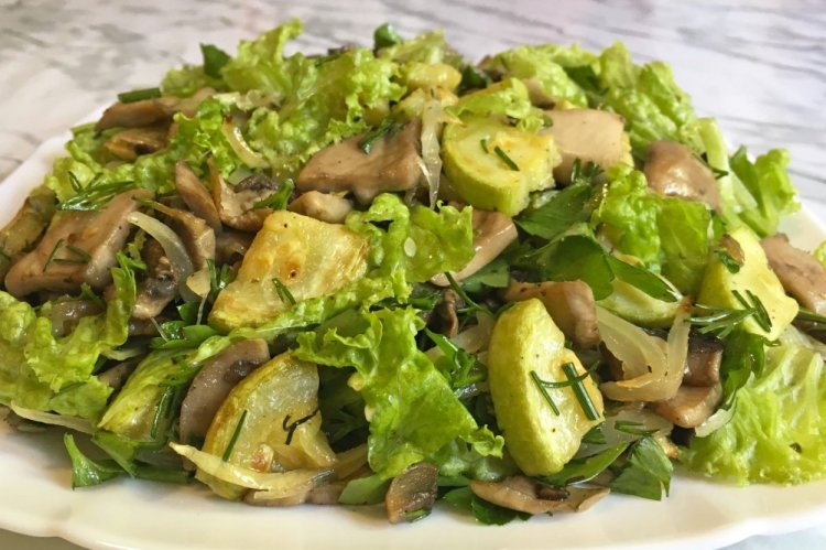 Салат из кабачков с шампиньонами