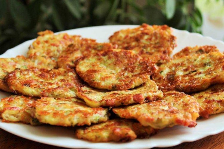 Драники из кабачков с колбасой