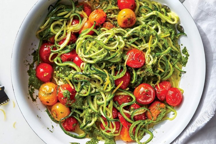 Спагетти из кабачков с соусом песто
