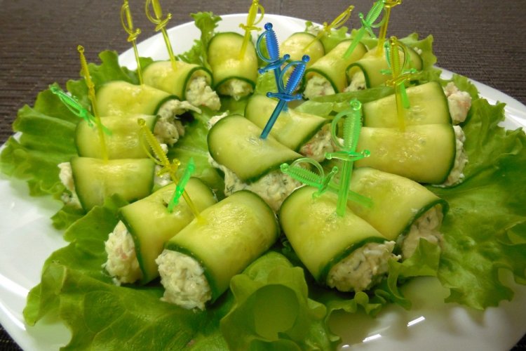 Рулетики из огурцов с тунцом