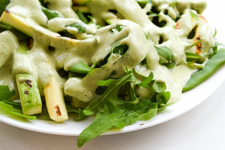 Салат со свежими кабачками и киви