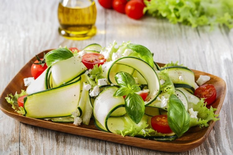 Салат из свежих кабачков с фетой