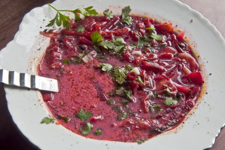 Суп с кабачками и свекольной ботвой