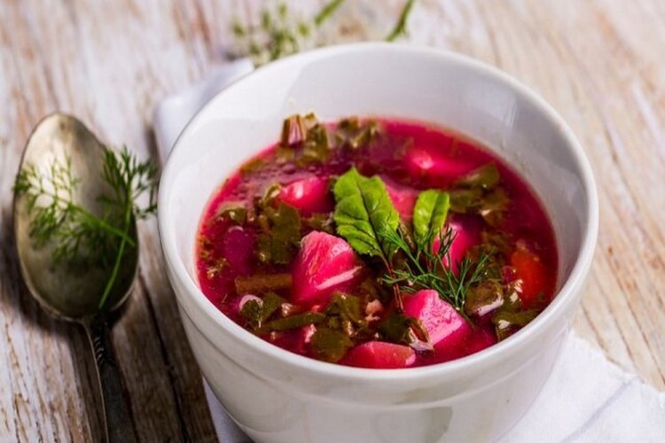 Суп из свекольной ботвы с томатной пастой