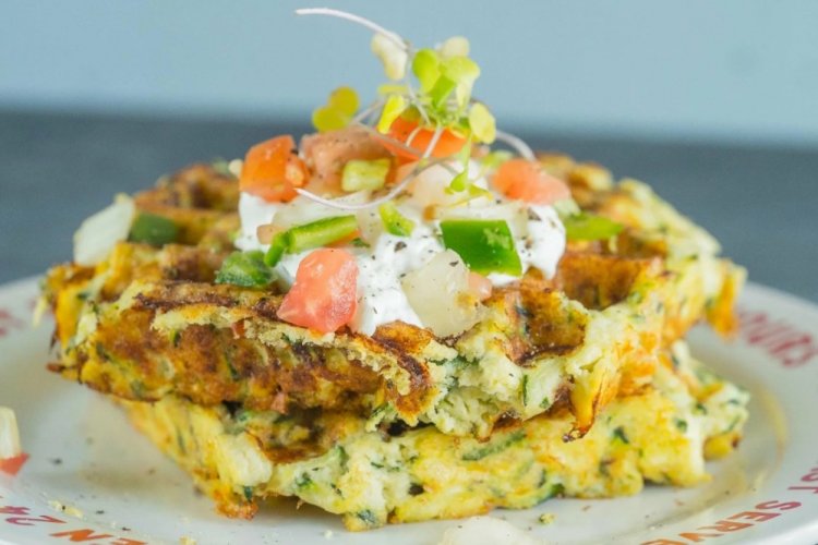 Вафли из кабачков с ветчиной и сыром