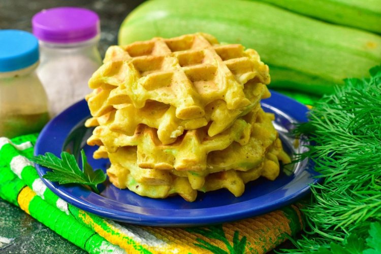 Вафли из кабачков со сметаной