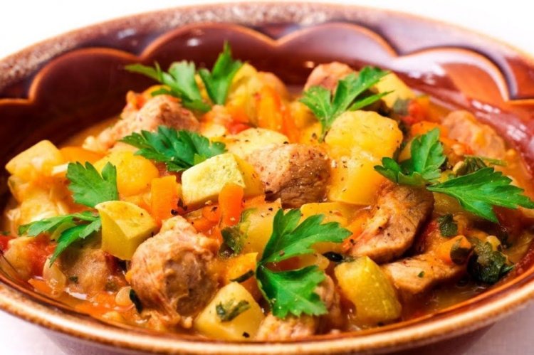 Соте из кабачков и овощей с мясом