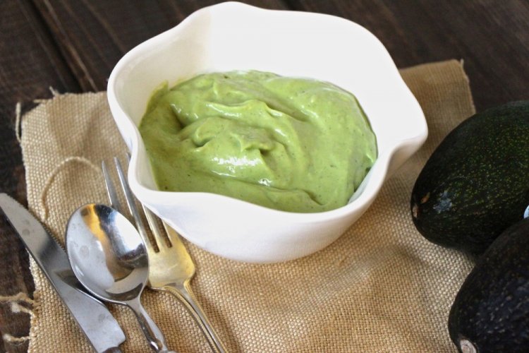 Соус из авокадо со сливочным сыром