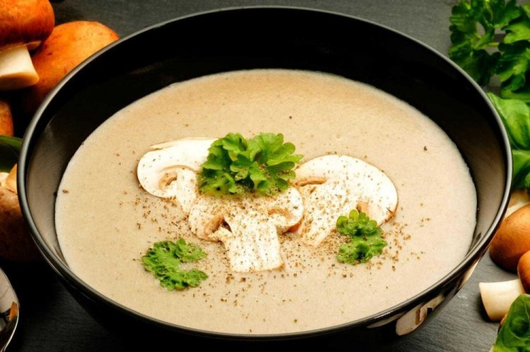 Суп-пюре из шампиньонов на бульоне