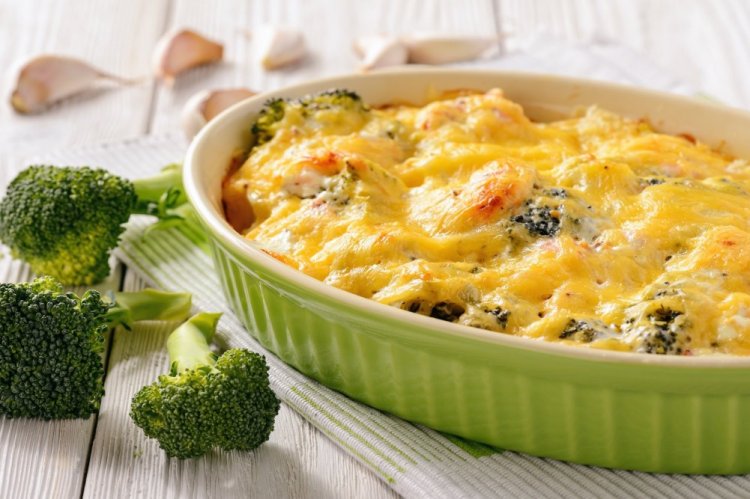 Стейки из семги с брокколи и цветной капустой