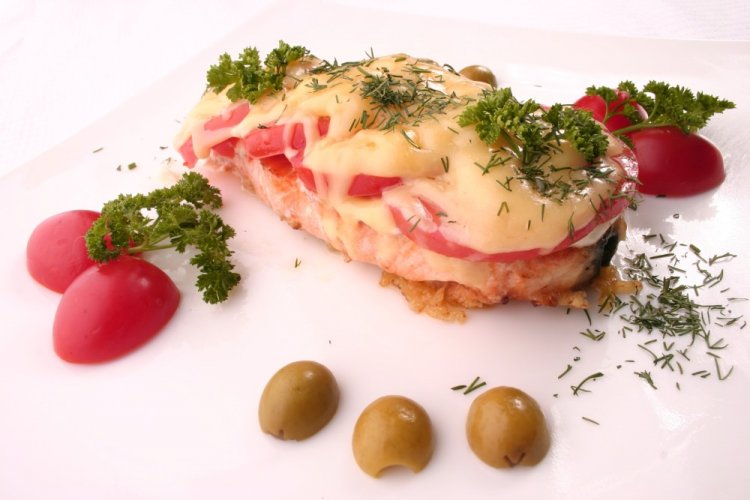 Стейки из семги под сыром