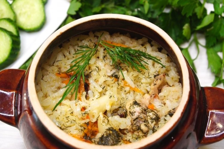 Куриные ножки с рисом в горшочках