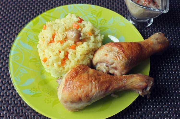 Куриные ножки с рисом и грибами в духовке