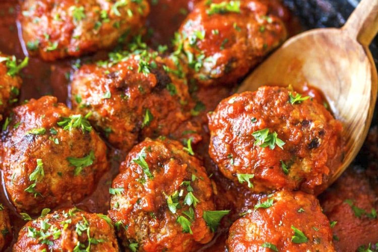 Тефтели с гречкой в томатном соусе