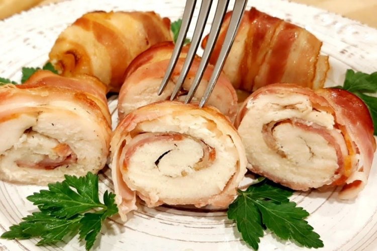 Куриные рулетики с беконом в духовке