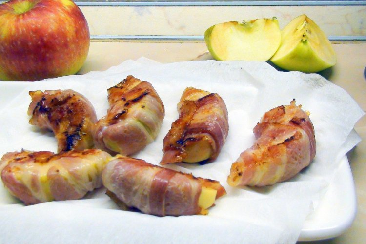 Яблоки в беконе