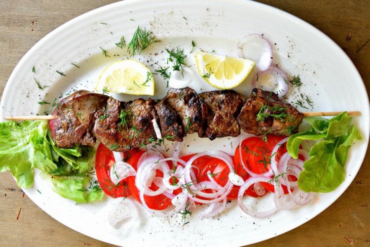 Шашлык из говяжьей печени в маринаде из горчицы и меда