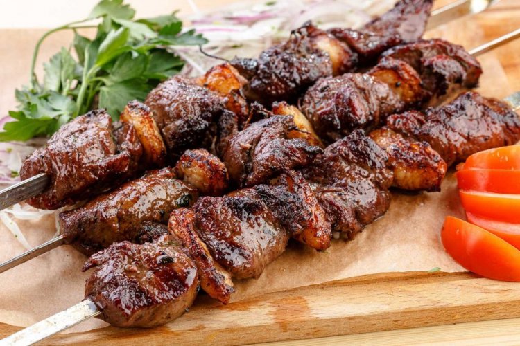 Шашлык из говяжьей печени, маринованной в кефире