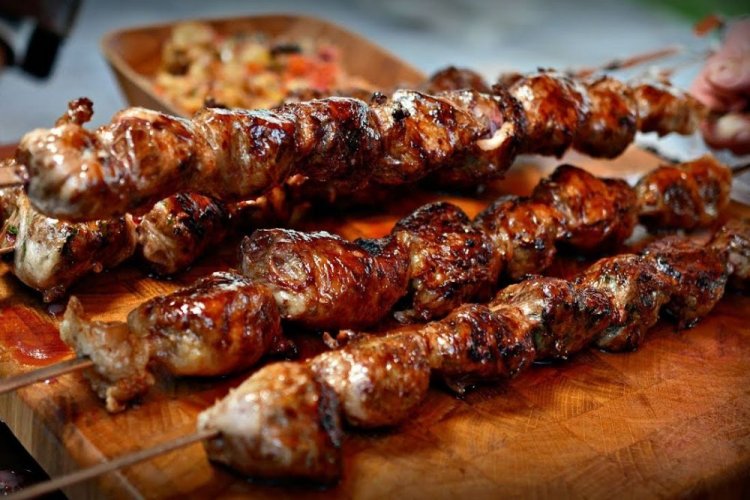 Шашлык из говяжьей печени в жировой сетке