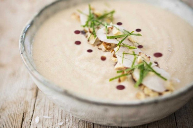 Крем-суп из топинамбура на миндальном молоке