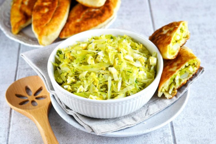 С капустой и яйцом