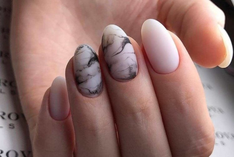 Маникюр «Мраморные подтеки»