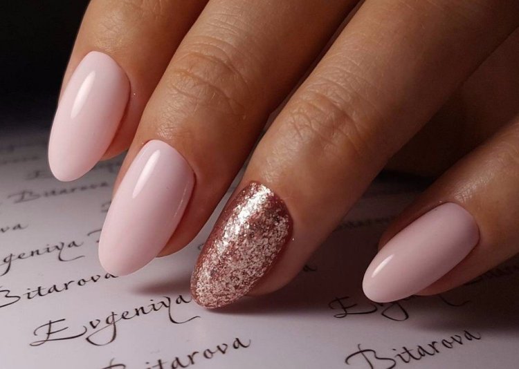 Маникюр «Розовое золото»