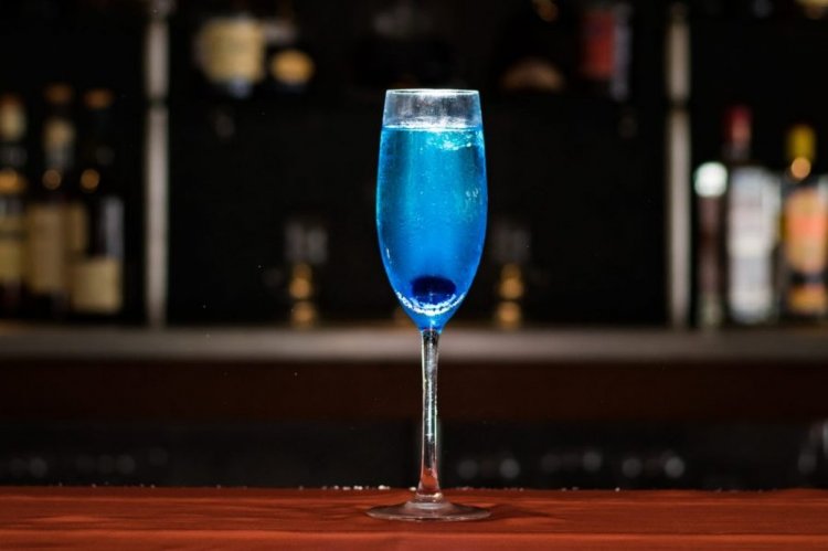 Игристый коктейль с Блю Кюрасао