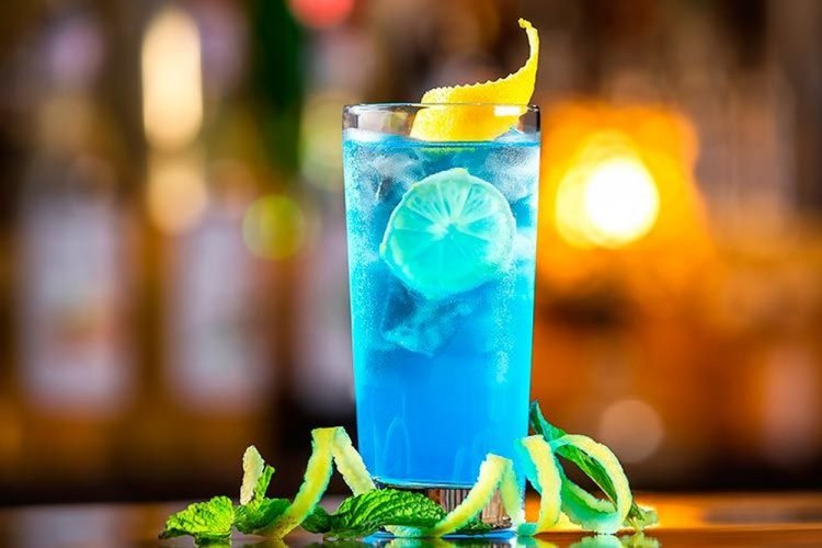 Цитрусовый коктейль с Блю Кюрасао