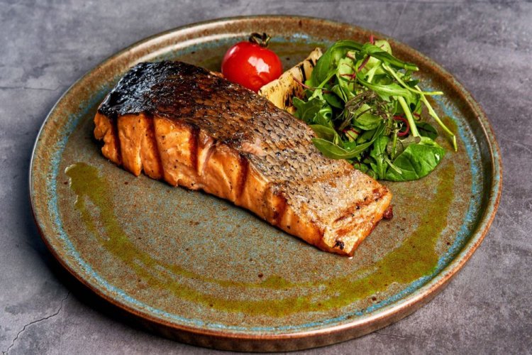 Семга в томатном маринаде на гриле