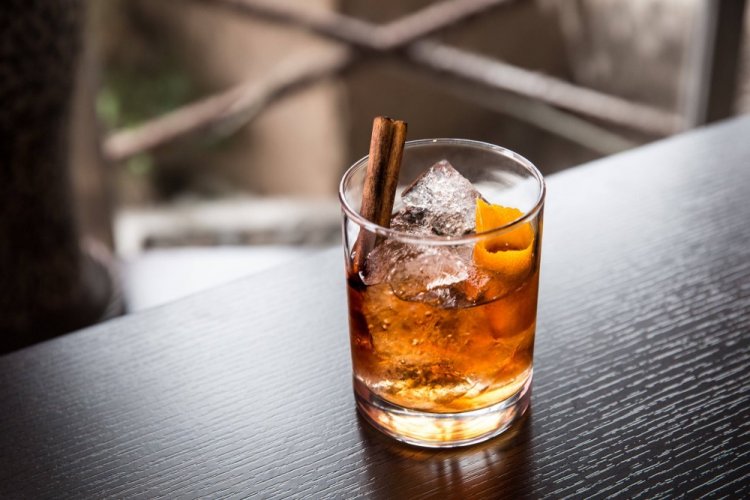 Яблоко с корицей