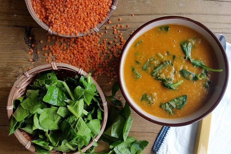 Чечевичный суп-пюре со шпинатом