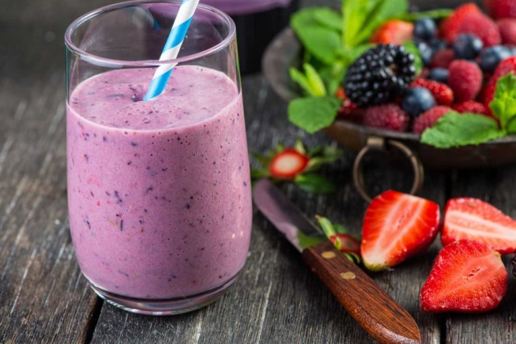 Ягодный смузи с рисовым молоком