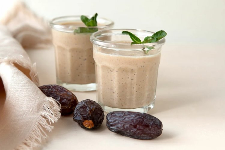 Смузи с рисовым молоком и финиками