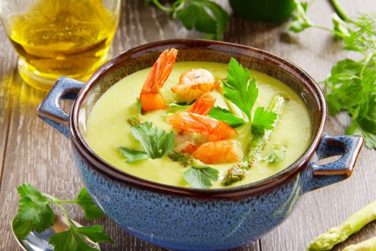 Зеленый крем-суп с креветками