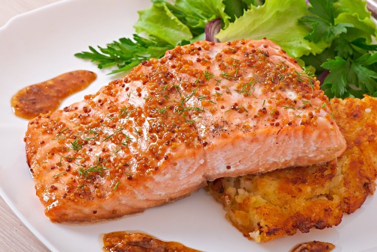 Стейк лосося с медом в духовке