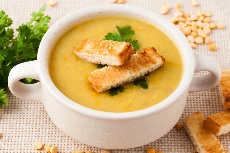 Гороховый суп-пюре на курином бульоне