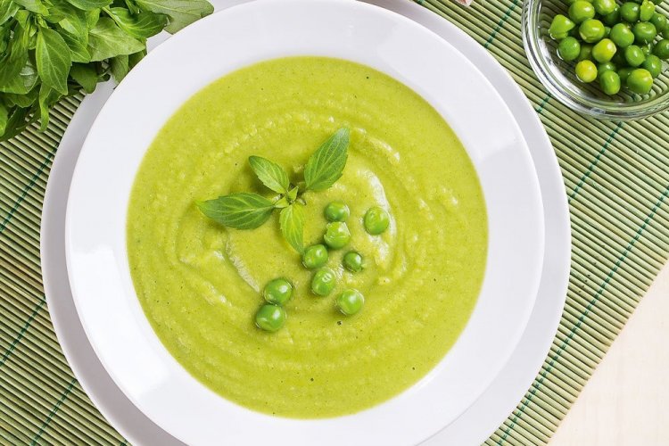 Гороховый суп-пюре из зеленого горошка с мятой