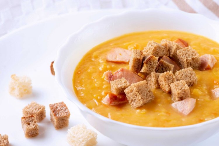 Гороховый суп-пюре с копченой курицей