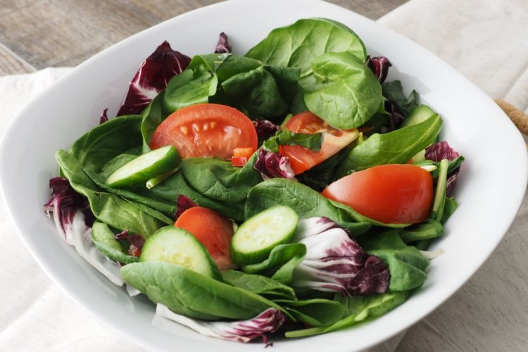 Салат со шпинатом и пармезаном