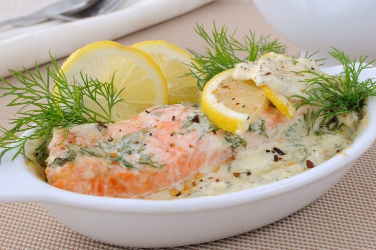 Запеченные стейки кеты в сливках