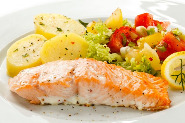 Стейки кеты с овощами в рукаве