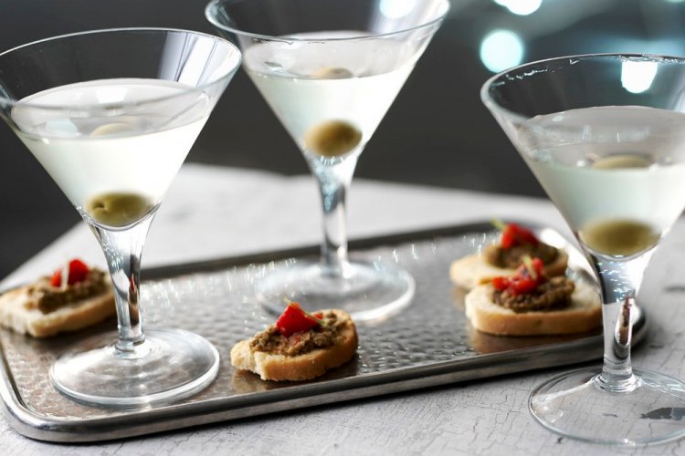 Коктейль из самбуки и вермута