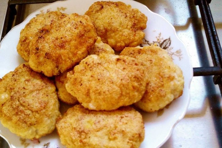 Куриные котлеты с кукурузной мукой в духовке