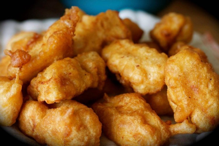 Филе минтая в пивном кляре на сковороде